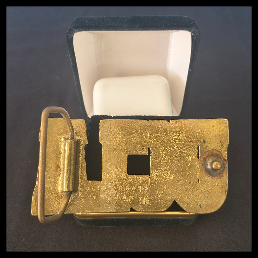 🐻 Vtg. UCLA Solid Brass Letter Belt Buckle - Picture 6 of 7